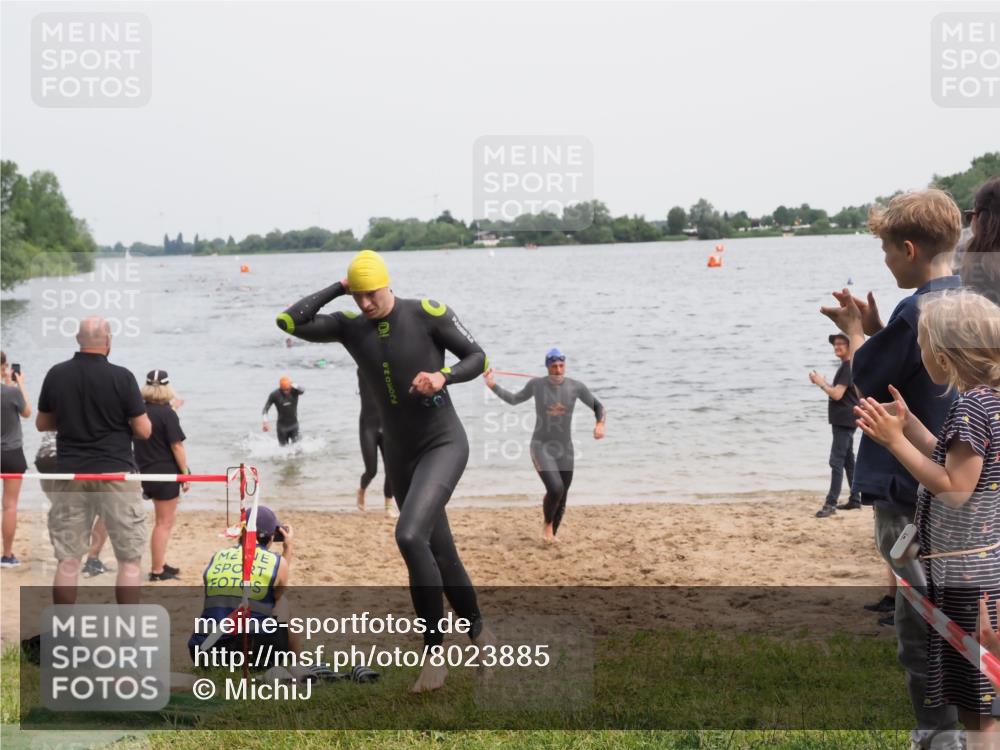 21.06.2025 - 27. Vierlanden-Triathlon MichiJ http://msf.ph/oto/8023885 15.06.2026 10:54:57 Schwimmen 677, 735, 744, 761 meine-sportfotos.de
