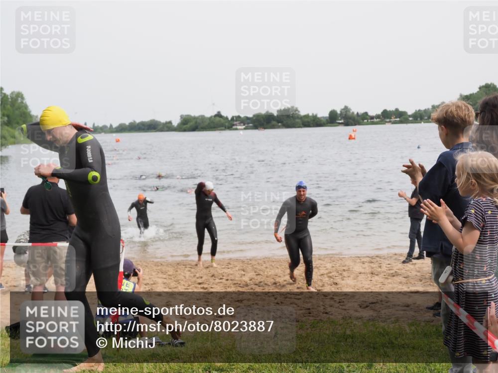 21.06.2025 - 27. Vierlanden-Triathlon MichiJ http://msf.ph/oto/8023887 15.06.2026 10:54:58 Schwimmen 677, 735, 744, 761 meine-sportfotos.de