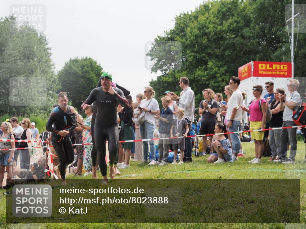 15.06.2025 - 27. Vierlanden-Triathlon KatJ http://msf.ph/oto/8023888 15.06.2025 10:57:02 Schwimmen 651, 654, 688, 711, 718, 755 meine-sportfotos.de