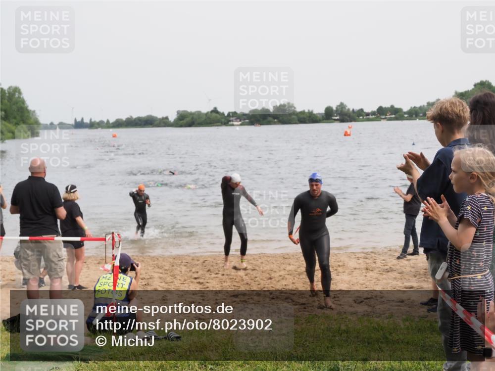 21.06.2025 - 27. Vierlanden-Triathlon MichiJ http://msf.ph/oto/8023902 15.06.2026 10:54:58 Schwimmen 677, 735, 744, 761 meine-sportfotos.de