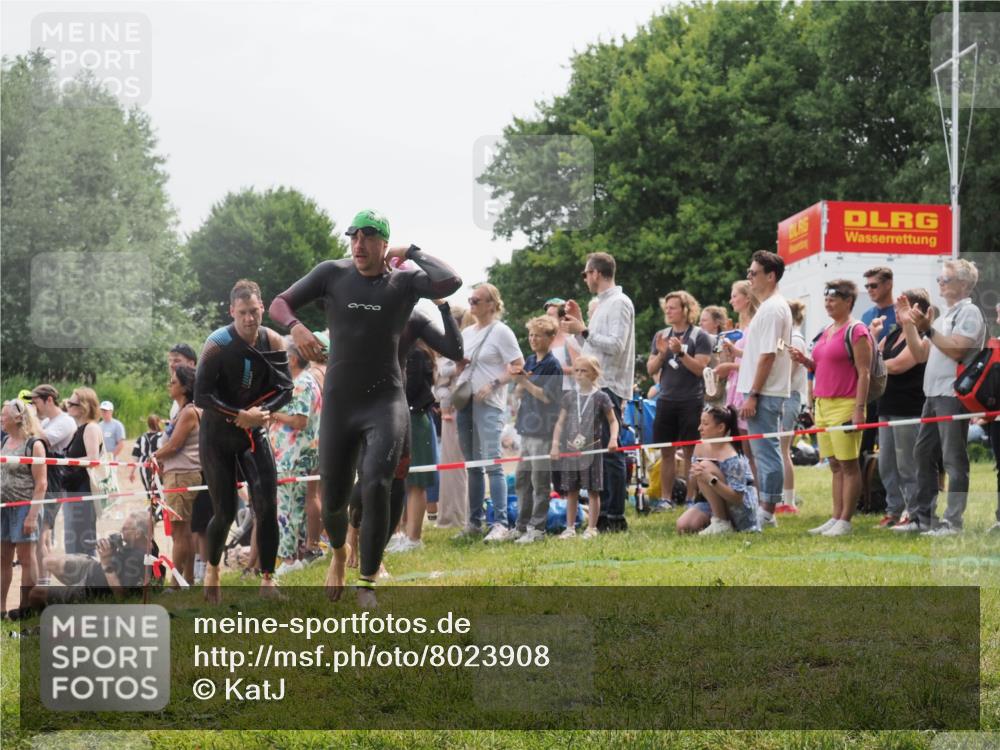15.06.2025 - 27. Vierlanden-Triathlon KatJ http://msf.ph/oto/8023908 15.06.2025 10:57:03 Schwimmen 654, 688, 711, 718, 755 meine-sportfotos.de