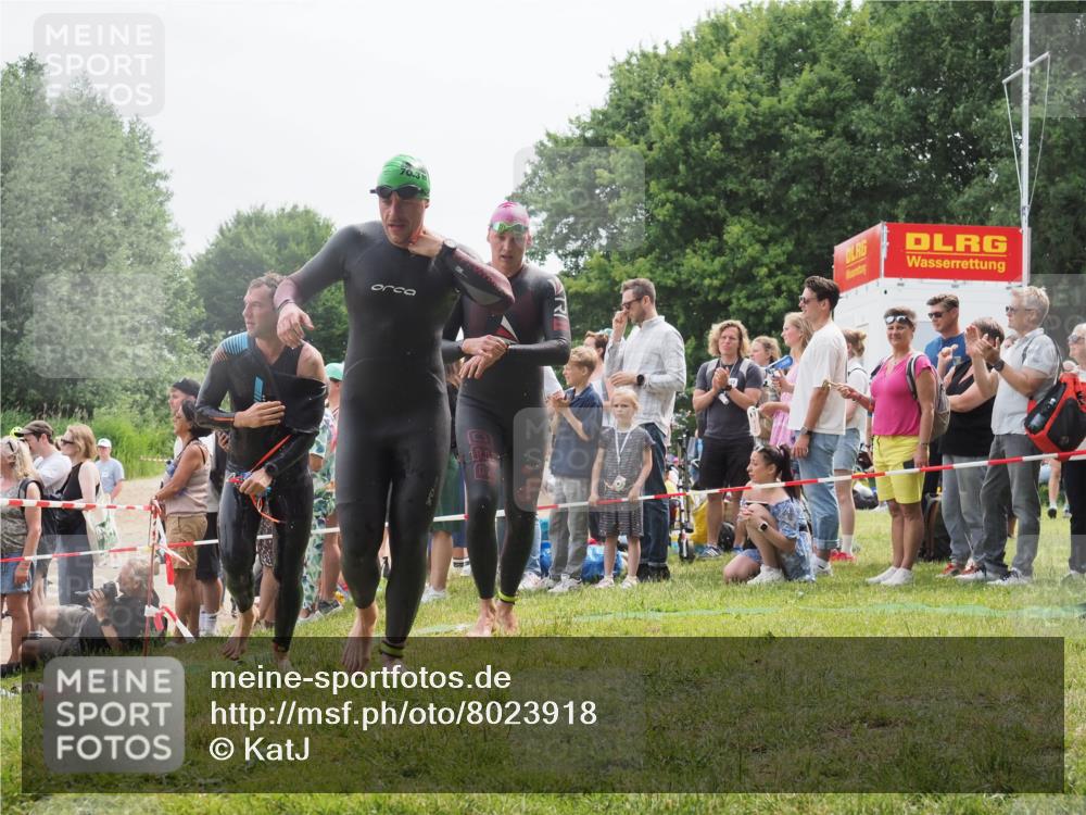 15.06.2025 - 27. Vierlanden-Triathlon KatJ http://msf.ph/oto/8023918 15.06.2025 10:57:04 Schwimmen 654, 688, 711, 718, 755 meine-sportfotos.de