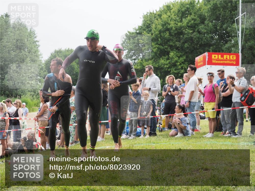 15.06.2025 - 27. Vierlanden-Triathlon KatJ http://msf.ph/oto/8023920 15.06.2025 10:57:04 Schwimmen 654, 688, 711, 718, 755 meine-sportfotos.de