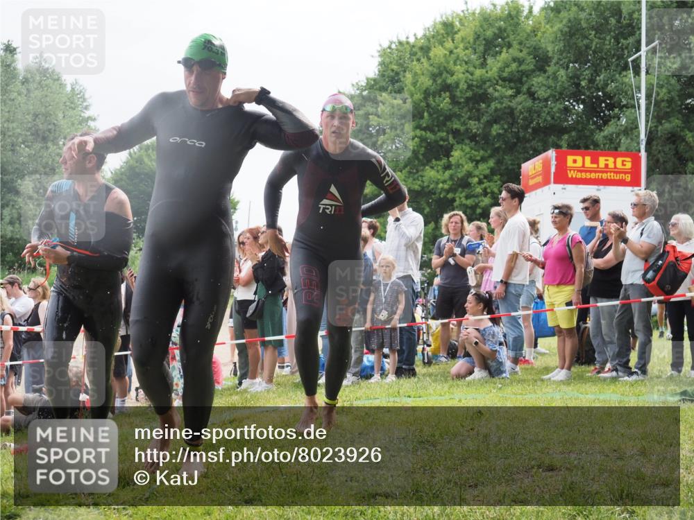 15.06.2025 - 27. Vierlanden-Triathlon KatJ http://msf.ph/oto/8023926 15.06.2025 10:57:04 Schwimmen 654, 688, 711, 718, 755 meine-sportfotos.de