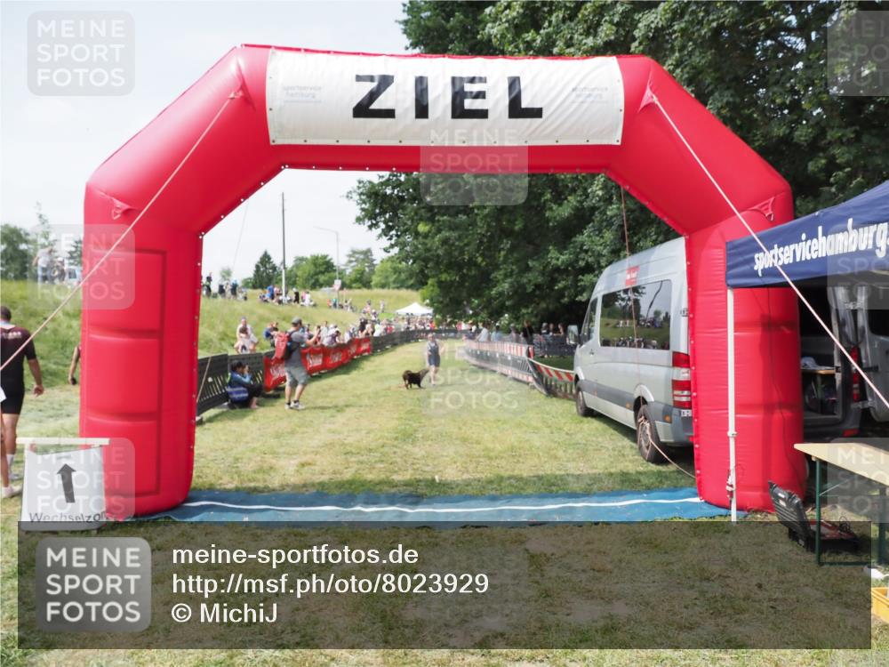 21.06.2025 - 27. Vierlanden-Triathlon MichiJ http://msf.ph/oto/8023929 15.06.2026 11:50:13 Ziel 485 meine-sportfotos.de