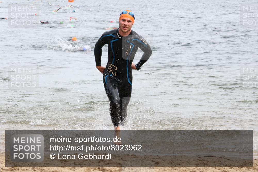 15.06.2025 - 27. Vierlanden-Triathlon Lena Gebhardt http://msf.ph/oto/8023962 15.06.2025 10:54:37 Schwimmen 695, 713, 715, 749 meine-sportfotos.de