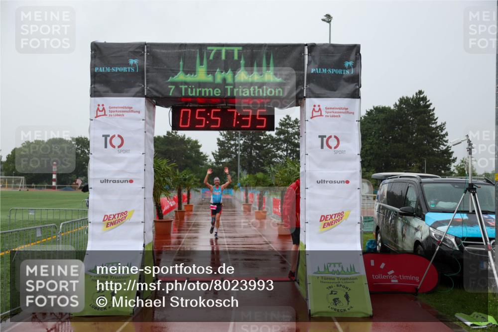 15.06.2025 - 7 Türme Triathlon Michael Strokosch http://msf.ph/oto/8023993 15.06.2025 15:57:35 Ziel 326 meine-sportfotos.de