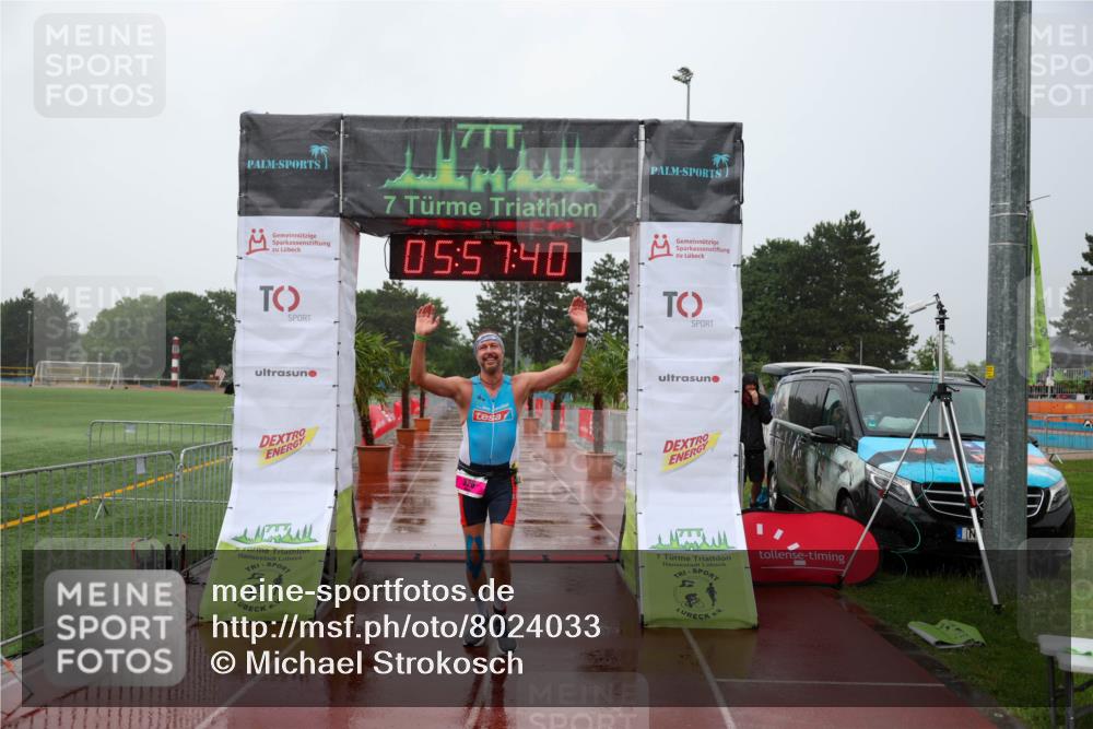 15.06.2025 - 7 Türme Triathlon Michael Strokosch http://msf.ph/oto/8024033 15.06.2025 15:57:39 Ziel 326 meine-sportfotos.de