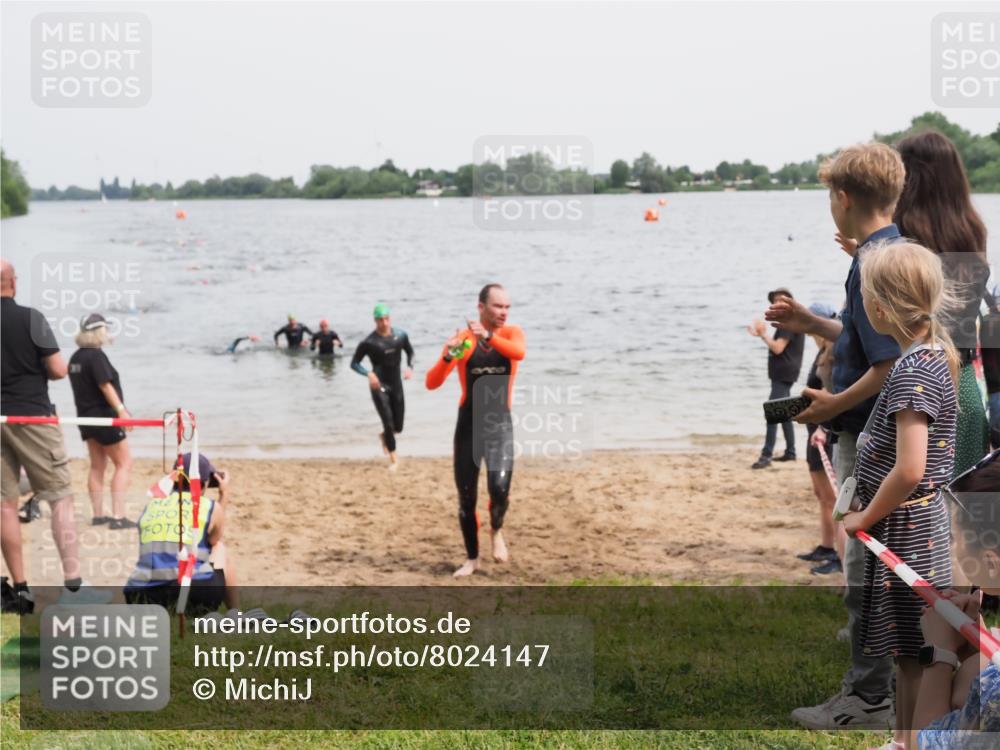 21.06.2025 - 27. Vierlanden-Triathlon MichiJ http://msf.ph/oto/8024147 15.06.2026 10:55:18 Schwimmen 661, 725, 740 meine-sportfotos.de