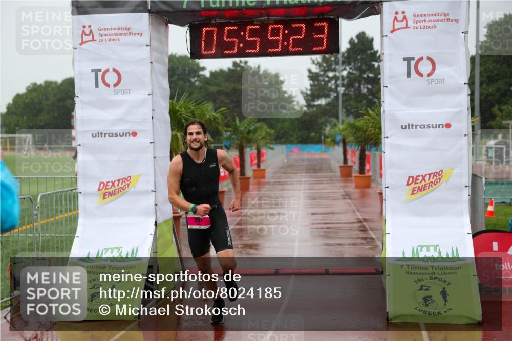15.06.2025 - 7 Türme Triathlon Michael Strokosch http://msf.ph/oto/8024185 15.06.2025 15:59:23 Ziel 297 meine-sportfotos.de