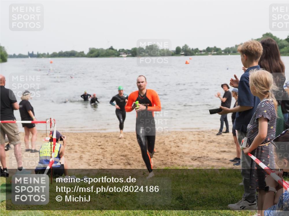 21.06.2025 - 27. Vierlanden-Triathlon MichiJ http://msf.ph/oto/8024186 15.06.2026 10:55:18 Schwimmen 661, 725, 740 meine-sportfotos.de