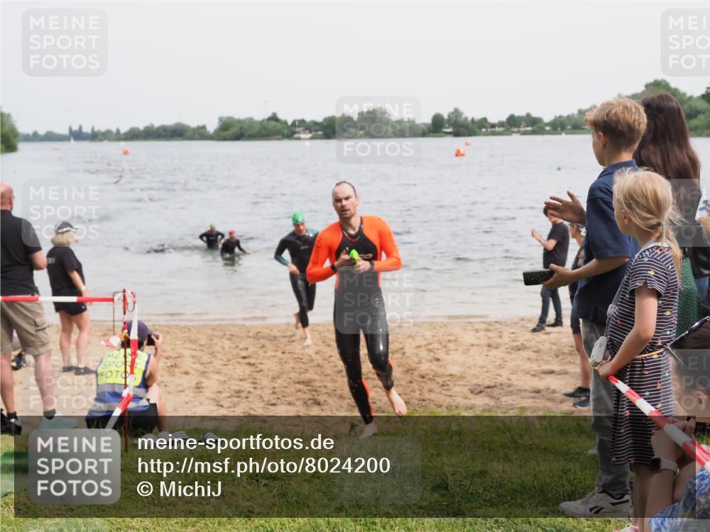 21.06.2025 - 27. Vierlanden-Triathlon MichiJ http://msf.ph/oto/8024200 15.06.2026 10:55:18 Schwimmen 661, 725, 740 meine-sportfotos.de