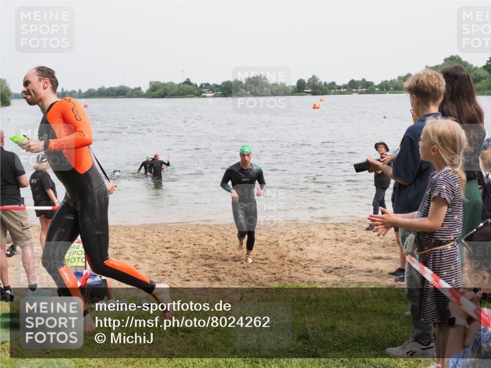 21.06.2025 - 27. Vierlanden-Triathlon MichiJ http://msf.ph/oto/8024262 15.06.2026 10:55:19 Schwimmen 661, 725, 740 meine-sportfotos.de