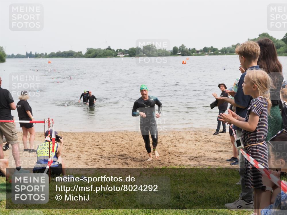 21.06.2025 - 27. Vierlanden-Triathlon MichiJ http://msf.ph/oto/8024292 15.06.2026 10:55:20 Schwimmen 661, 725, 740 meine-sportfotos.de