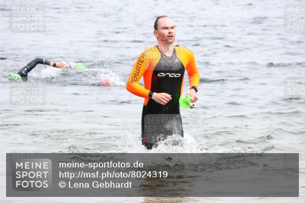 15.06.2025 - 27. Vierlanden-Triathlon Lena Gebhardt http://msf.ph/oto/8024319 15.06.2025 10:55:12 Schwimmen 661, 725 meine-sportfotos.de