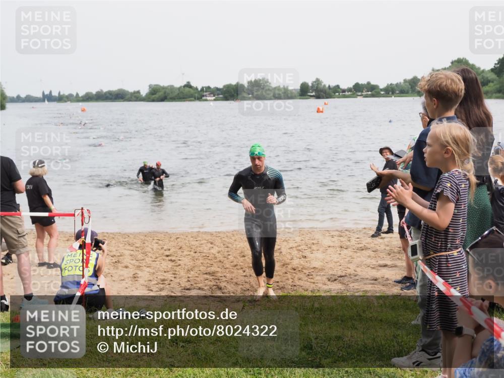 21.06.2025 - 27. Vierlanden-Triathlon MichiJ http://msf.ph/oto/8024322 15.06.2026 10:55:20 Schwimmen 661, 725, 740 meine-sportfotos.de