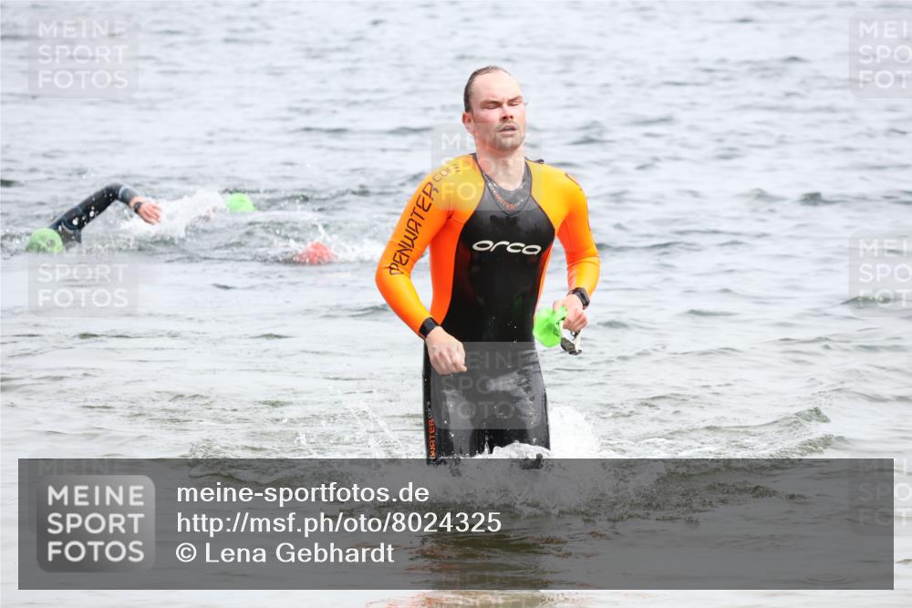 15.06.2025 - 27. Vierlanden-Triathlon Lena Gebhardt http://msf.ph/oto/8024325 15.06.2025 10:55:12 Schwimmen 661, 725 meine-sportfotos.de