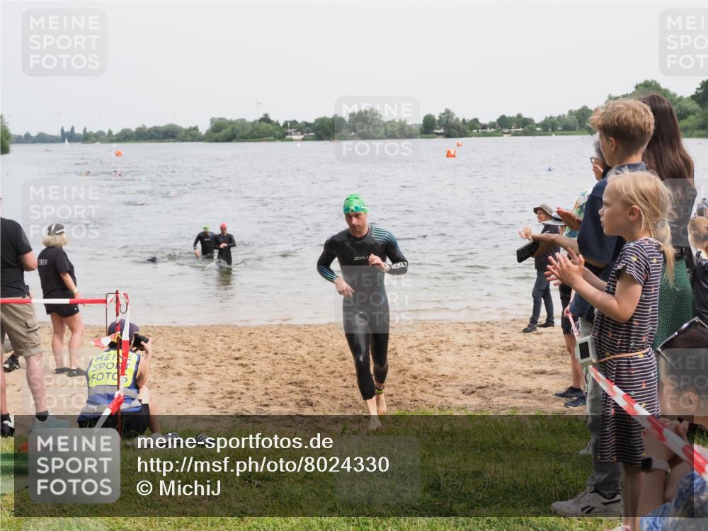 21.06.2025 - 27. Vierlanden-Triathlon MichiJ http://msf.ph/oto/8024330 15.06.2026 10:55:20 Schwimmen 661, 725, 740 meine-sportfotos.de