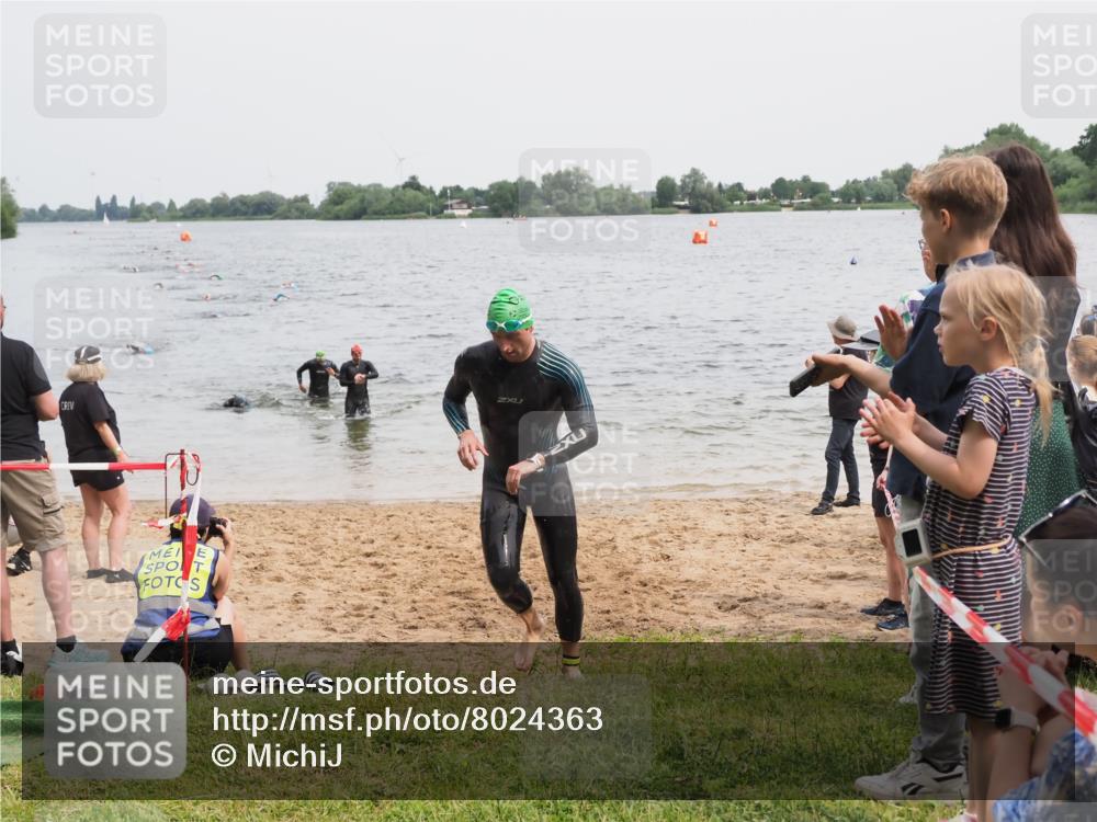21.06.2025 - 27. Vierlanden-Triathlon MichiJ http://msf.ph/oto/8024363 15.06.2026 10:55:21 Schwimmen 661, 725, 740 meine-sportfotos.de