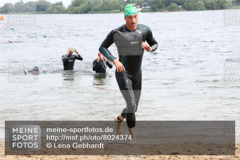 15.06.2025 - 27. Vierlanden-Triathlon Lena Gebhardt http://msf.ph/oto/8024374 15.06.2025 10:55:17 Schwimmen 661, 725, 740 meine-sportfotos.de