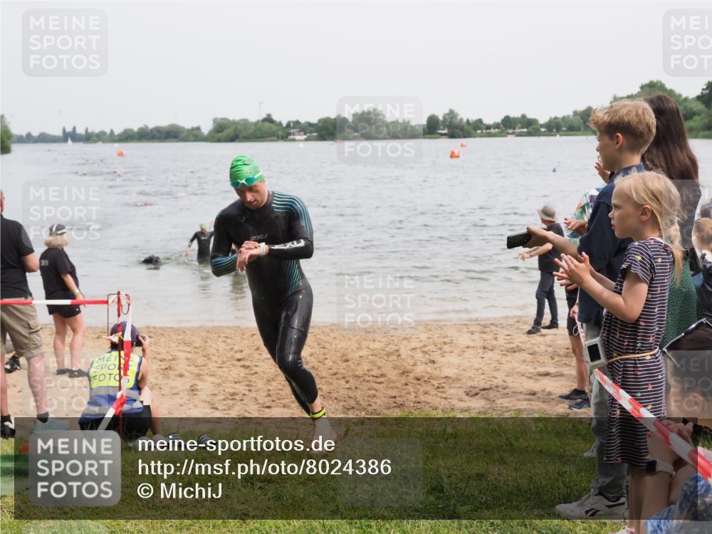 21.06.2025 - 27. Vierlanden-Triathlon MichiJ http://msf.ph/oto/8024386 15.06.2026 10:55:21 Schwimmen 661, 725, 740 meine-sportfotos.de
