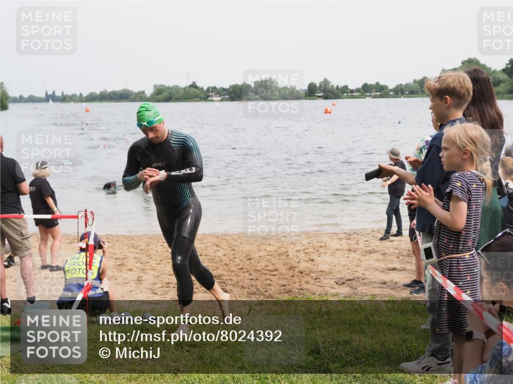 21.06.2025 - 27. Vierlanden-Triathlon MichiJ http://msf.ph/oto/8024392 15.06.2026 10:55:21 Schwimmen 661, 725, 740 meine-sportfotos.de
