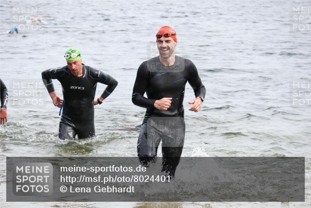 15.06.2025 - 27. Vierlanden-Triathlon Lena Gebhardt http://msf.ph/oto/8024401 15.06.2025 10:55:23 Schwimmen 639, 656, 661, 725, 740 meine-sportfotos.de