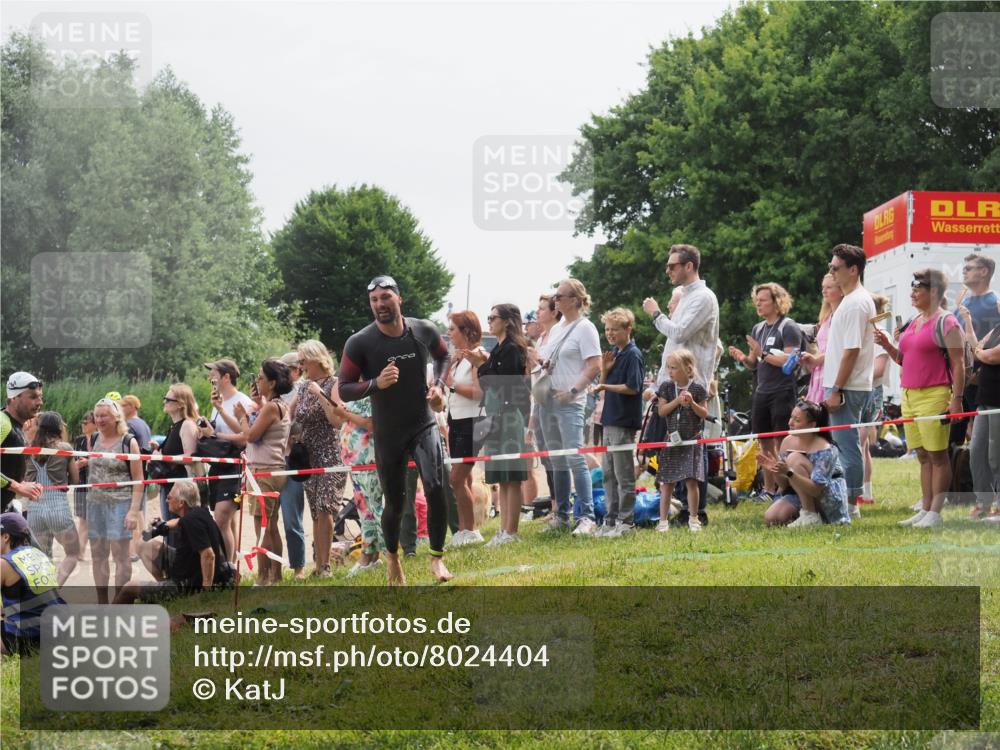 15.06.2025 - 27. Vierlanden-Triathlon KatJ http://msf.ph/oto/8024404 15.06.2025 10:57:50 Schwimmen 686, 707, 738, 774 meine-sportfotos.de