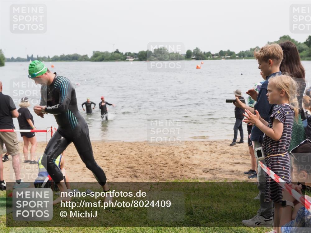 21.06.2025 - 27. Vierlanden-Triathlon MichiJ http://msf.ph/oto/8024409 15.06.2026 10:55:22 Schwimmen 661, 725, 740 meine-sportfotos.de