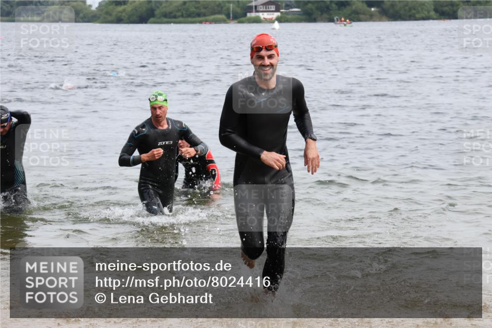 15.06.2025 - 27. Vierlanden-Triathlon Lena Gebhardt http://msf.ph/oto/8024416 15.06.2025 10:55:24 Schwimmen 639, 656, 661, 725, 740 meine-sportfotos.de
