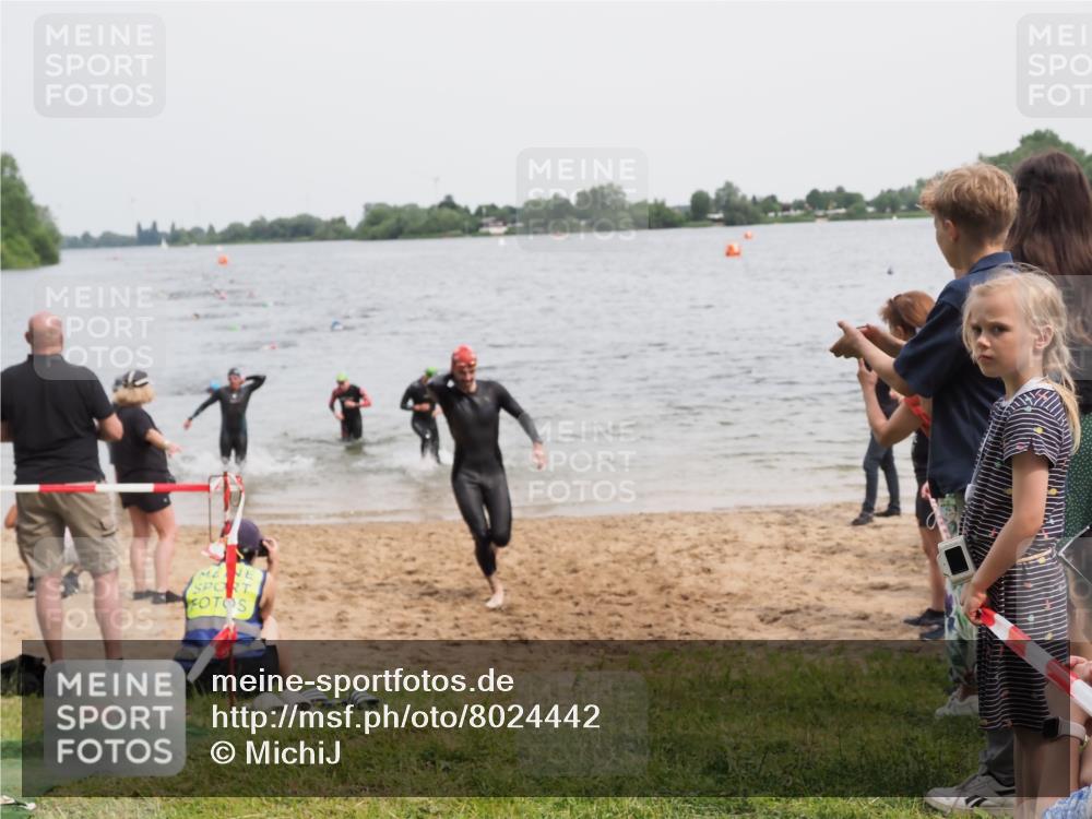 21.06.2025 - 27. Vierlanden-Triathlon MichiJ http://msf.ph/oto/8024442 15.06.2026 10:55:26 Schwimmen 639, 656, 661, 740 meine-sportfotos.de