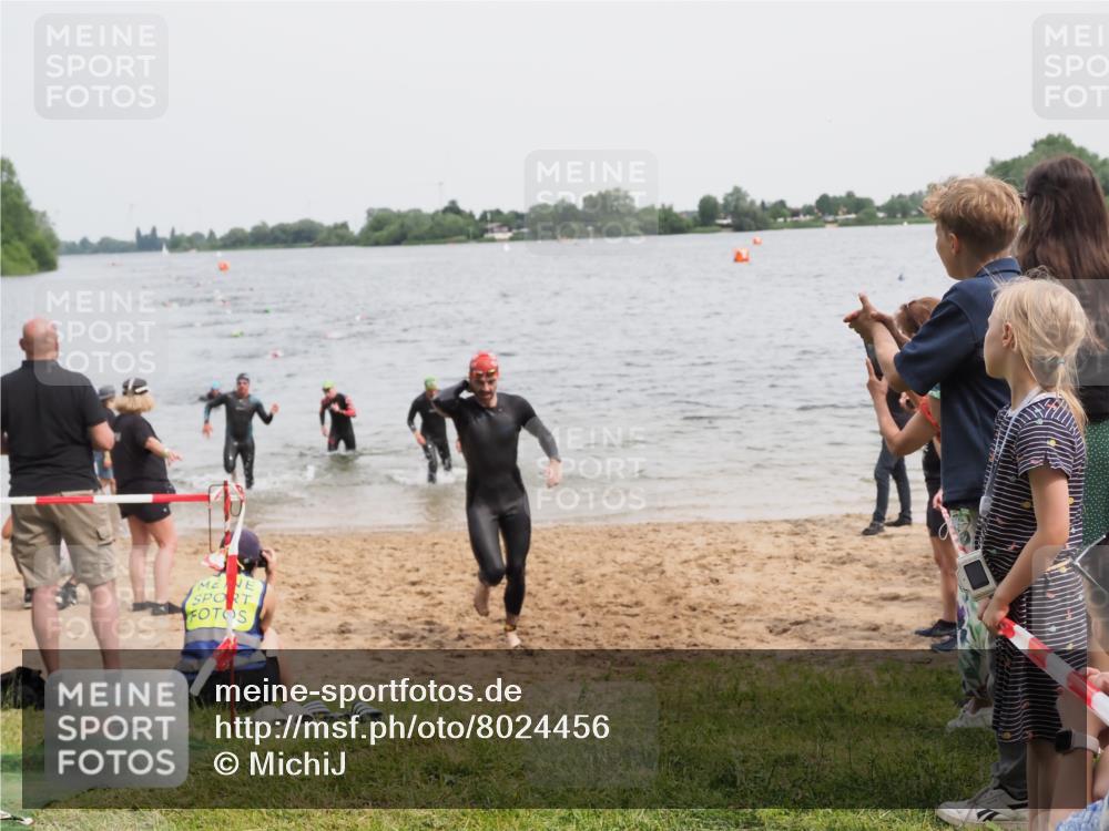21.06.2025 - 27. Vierlanden-Triathlon MichiJ http://msf.ph/oto/8024456 15.06.2026 10:55:27 Schwimmen 639, 656, 661, 740 meine-sportfotos.de