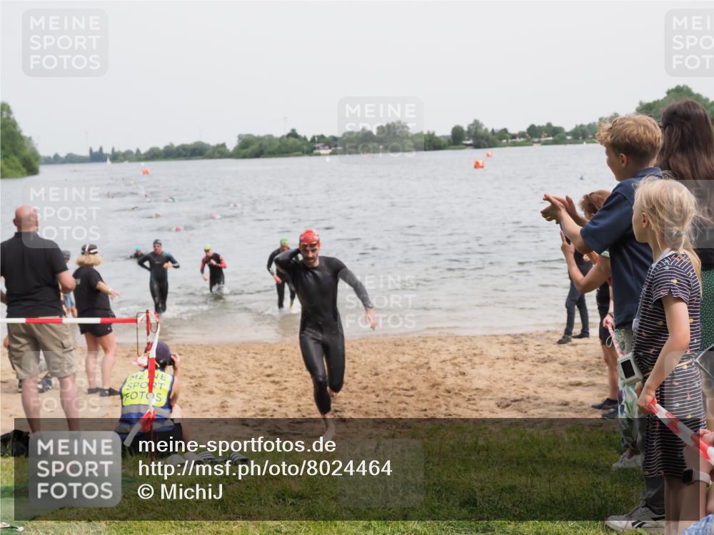 21.06.2025 - 27. Vierlanden-Triathlon MichiJ http://msf.ph/oto/8024464 15.06.2026 10:55:27 Schwimmen 639, 656, 661, 740 meine-sportfotos.de