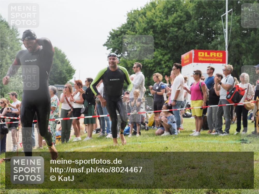 15.06.2025 - 27. Vierlanden-Triathlon KatJ http://msf.ph/oto/8024467 15.06.2025 10:57:52 Schwimmen 686, 705, 738, 774 meine-sportfotos.de