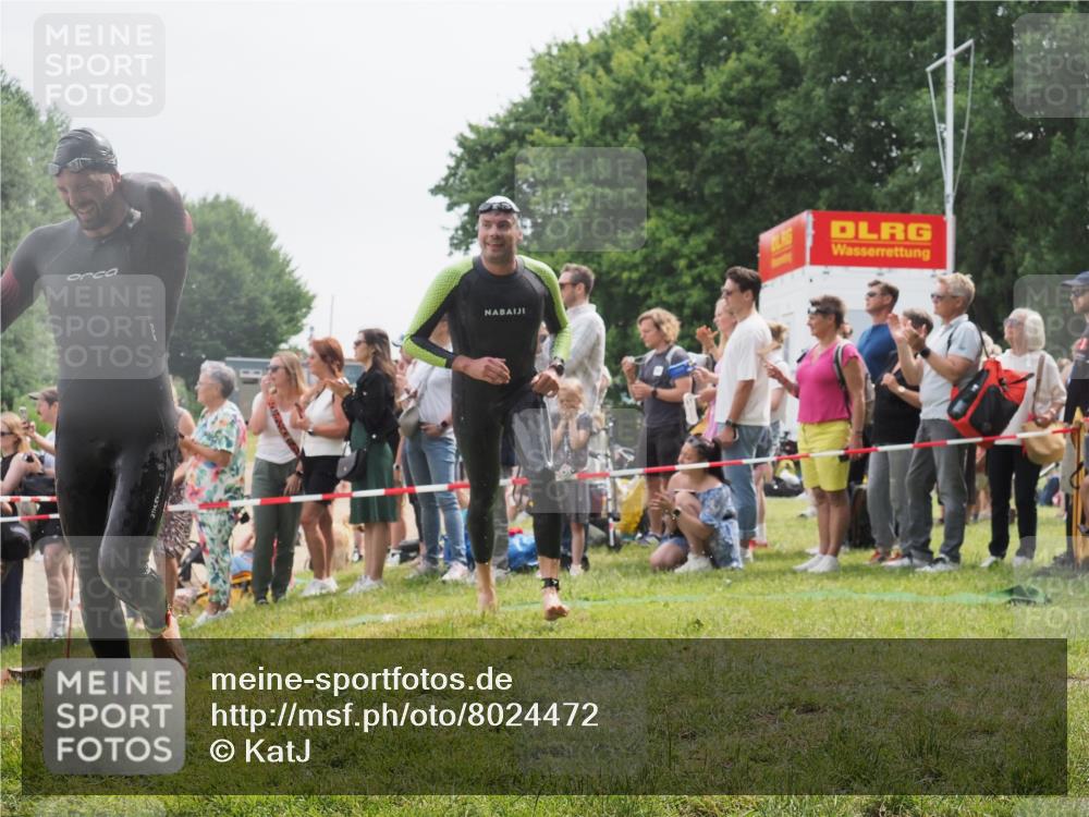 15.06.2025 - 27. Vierlanden-Triathlon KatJ http://msf.ph/oto/8024472 15.06.2025 10:57:52 Schwimmen 686, 705, 738, 774 meine-sportfotos.de