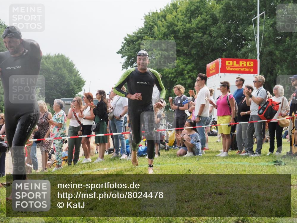 15.06.2025 - 27. Vierlanden-Triathlon KatJ http://msf.ph/oto/8024478 15.06.2025 10:57:52 Schwimmen 686, 705, 738, 774 meine-sportfotos.de
