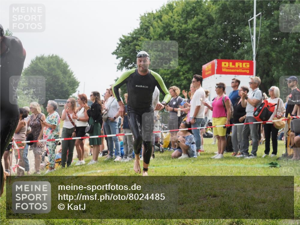 15.06.2025 - 27. Vierlanden-Triathlon KatJ http://msf.ph/oto/8024485 15.06.2025 10:57:53 Schwimmen 686, 705, 738, 774 meine-sportfotos.de