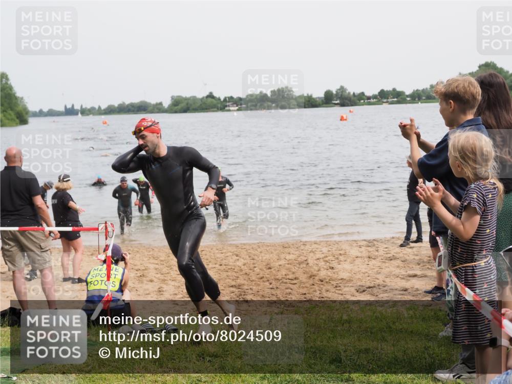 21.06.2025 - 27. Vierlanden-Triathlon MichiJ http://msf.ph/oto/8024509 15.06.2026 10:55:28 Schwimmen 639, 656, 661, 740 meine-sportfotos.de