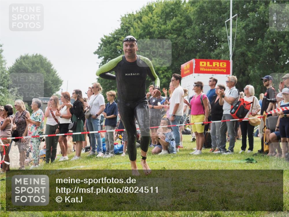 15.06.2025 - 27. Vierlanden-Triathlon KatJ http://msf.ph/oto/8024511 15.06.2025 10:57:53 Schwimmen 686, 705, 738, 774 meine-sportfotos.de