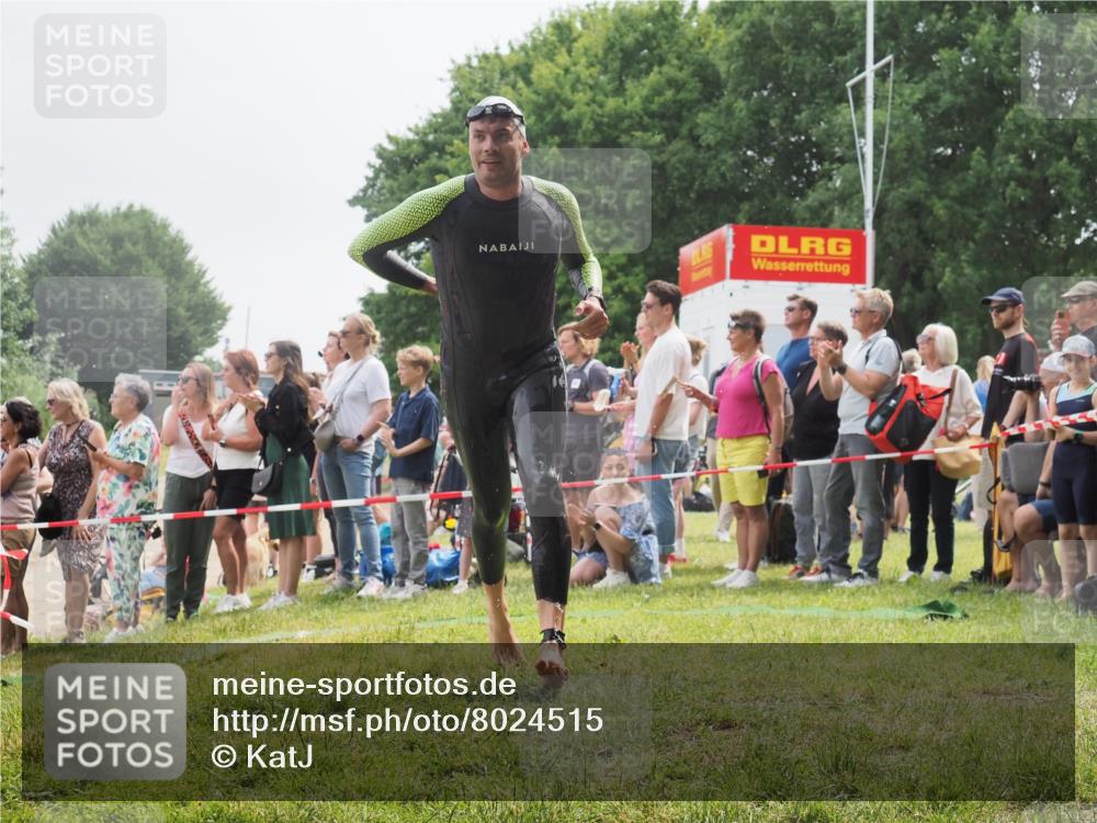 15.06.2025 - 27. Vierlanden-Triathlon KatJ http://msf.ph/oto/8024515 15.06.2025 10:57:53 Schwimmen 686, 705, 738, 774 meine-sportfotos.de