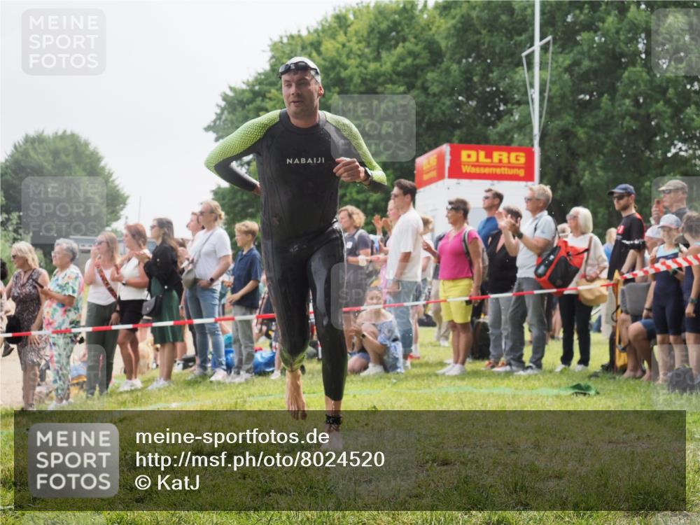 15.06.2025 - 27. Vierlanden-Triathlon KatJ http://msf.ph/oto/8024520 15.06.2025 10:57:53 Schwimmen 686, 705, 738, 774 meine-sportfotos.de