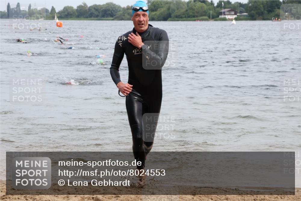 15.06.2025 - 27. Vierlanden-Triathlon Lena Gebhardt http://msf.ph/oto/8024553 15.06.2025 10:55:40 Schwimmen 639, 656, 712, 736 meine-sportfotos.de