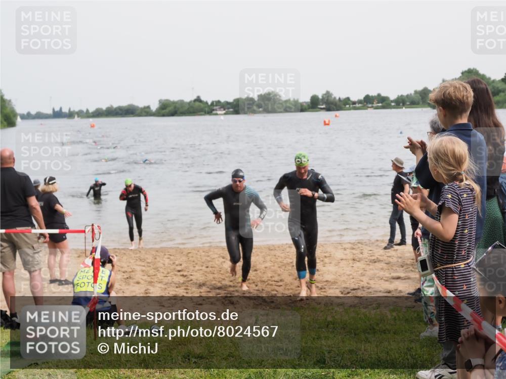 21.06.2025 - 27. Vierlanden-Triathlon MichiJ http://msf.ph/oto/8024567 15.06.2026 10:55:32 Schwimmen 639, 656, 736, 740 meine-sportfotos.de