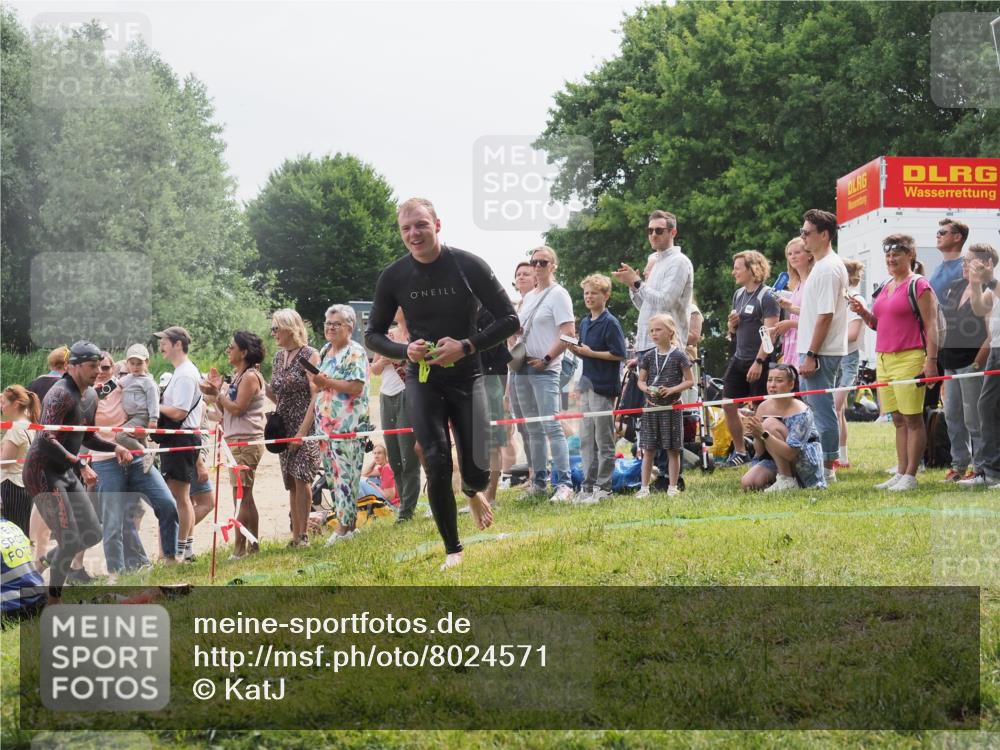 15.06.2025 - 27. Vierlanden-Triathlon KatJ http://msf.ph/oto/8024571 15.06.2025 10:57:57 Schwimmen 647, 686, 705, 738, 774 meine-sportfotos.de