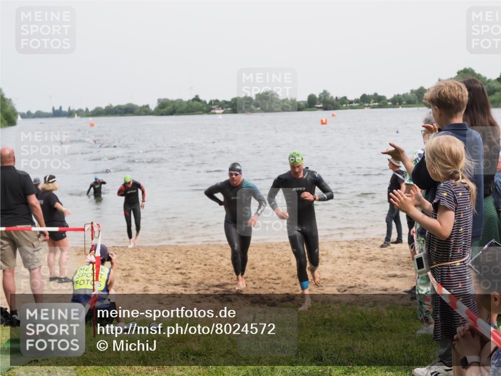 21.06.2025 - 27. Vierlanden-Triathlon MichiJ http://msf.ph/oto/8024572 15.06.2026 10:55:32 Schwimmen 639, 656, 736, 740 meine-sportfotos.de