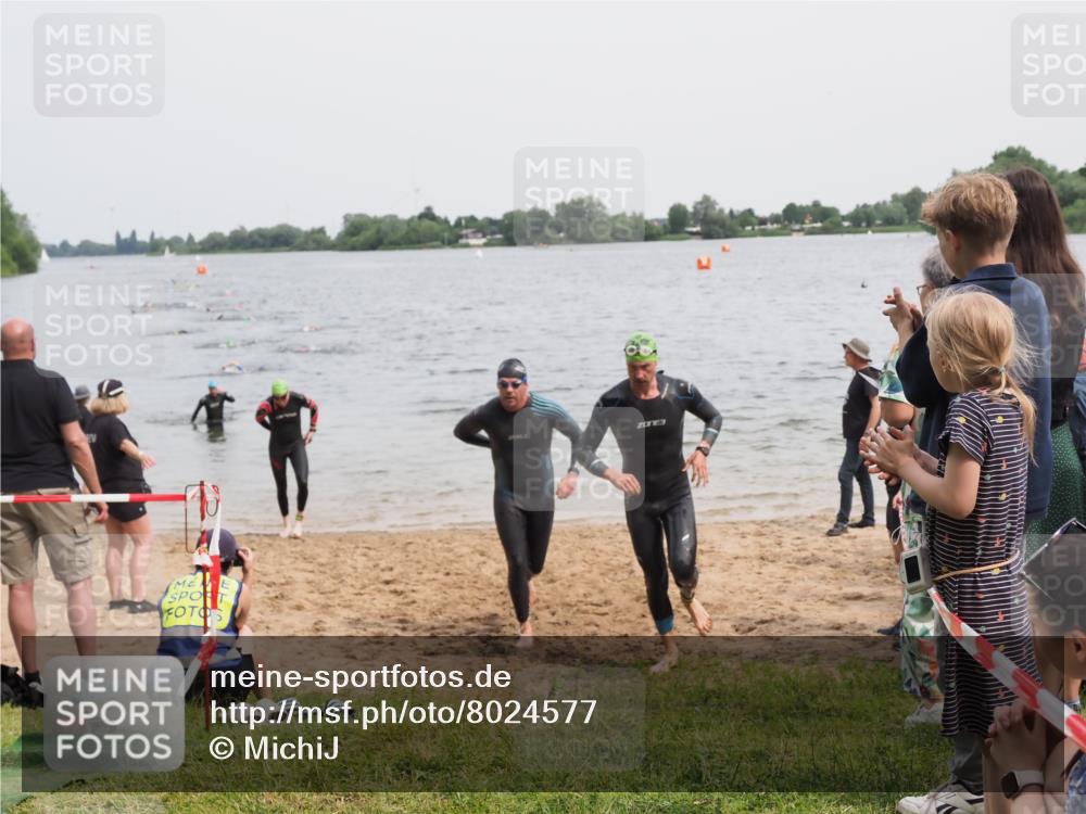 21.06.2025 - 27. Vierlanden-Triathlon MichiJ http://msf.ph/oto/8024577 15.06.2026 10:55:32 Schwimmen 639, 656, 736, 740 meine-sportfotos.de