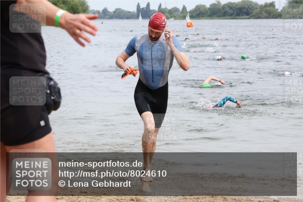 15.06.2025 - 27. Vierlanden-Triathlon Lena Gebhardt http://msf.ph/oto/8024610 15.06.2025 10:55:54 Schwimmen 683, 733 meine-sportfotos.de