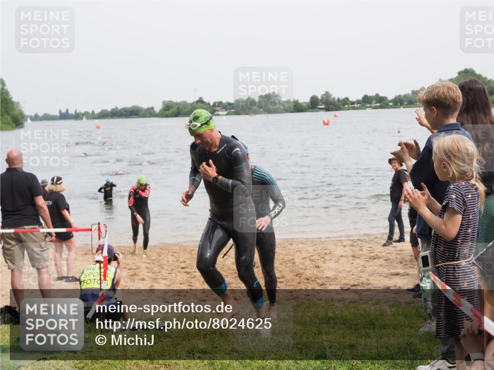 21.06.2025 - 27. Vierlanden-Triathlon MichiJ http://msf.ph/oto/8024625 15.06.2026 10:55:33 Schwimmen 639, 656, 736, 740 meine-sportfotos.de