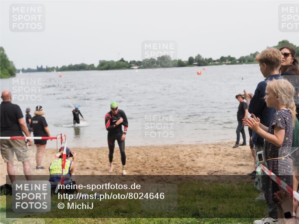 21.06.2025 - 27. Vierlanden-Triathlon MichiJ http://msf.ph/oto/8024646 15.06.2026 10:55:36 Schwimmen 639, 656, 712, 736 meine-sportfotos.de