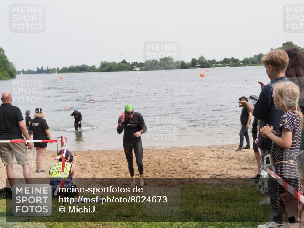 21.06.2025 - 27. Vierlanden-Triathlon MichiJ http://msf.ph/oto/8024673 15.06.2026 10:55:36 Schwimmen 639, 656, 712, 736 meine-sportfotos.de